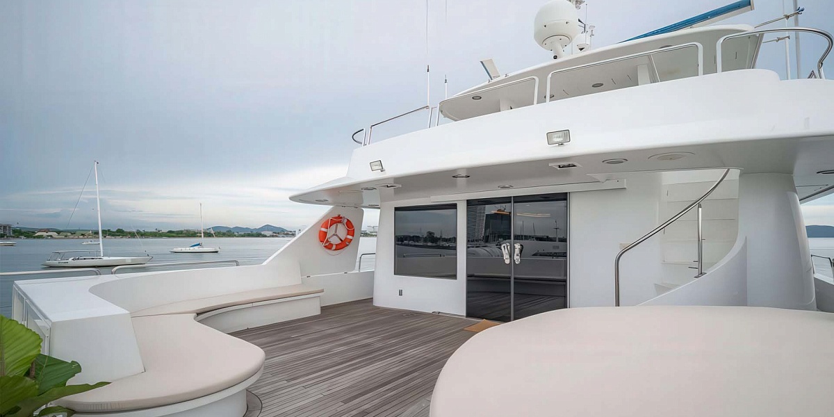 Аренда мега яхты Sea Bear Westport 130 на Пхукете